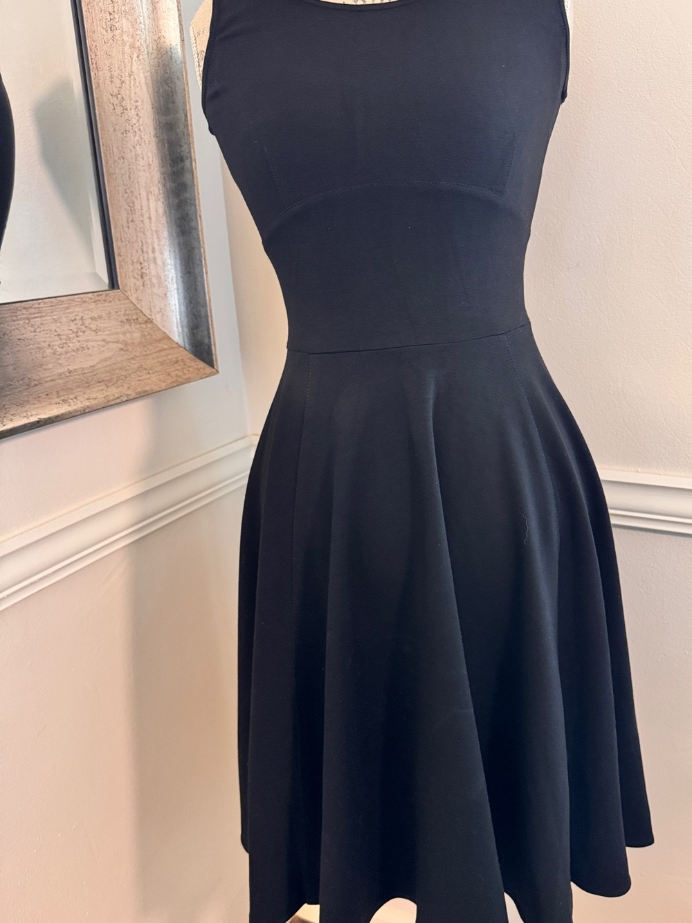 LaVia Classic Black Sleeveless Midi Fit-and-Flare Dress | Size 38 (Italian)
